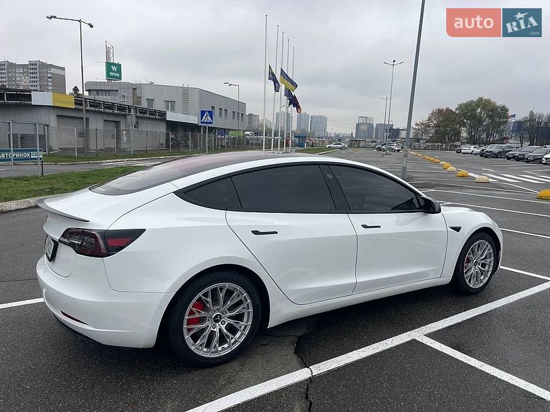 Седан Tesla Model 3 2019 в Киеве