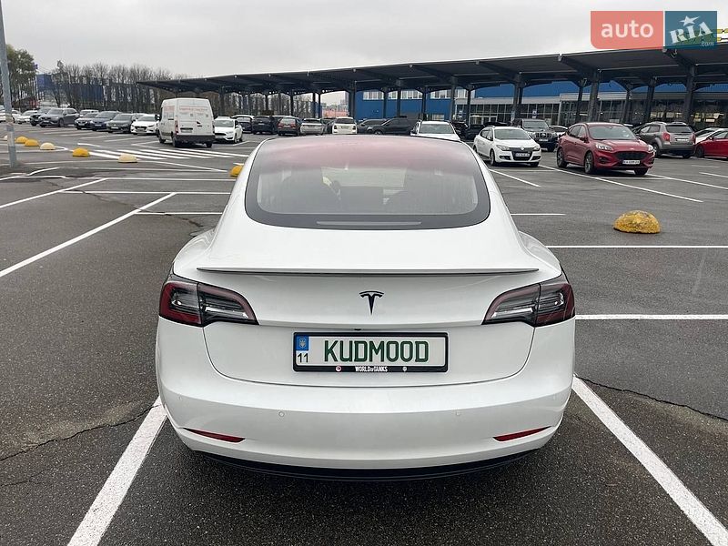 Седан Tesla Model 3 2019 в Киеве