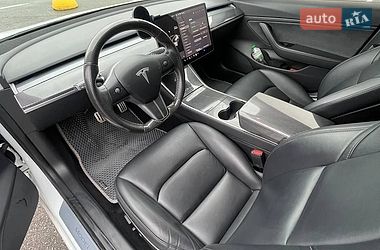 Седан Tesla Model 3 2019 в Киеве