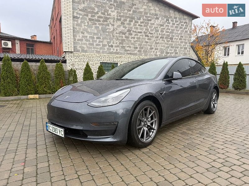 Седан Tesla Model 3 2022 в Львове