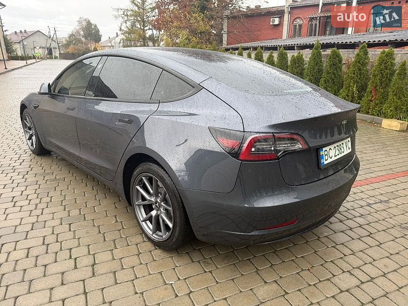 Седан Tesla Model 3 2022 в Львове