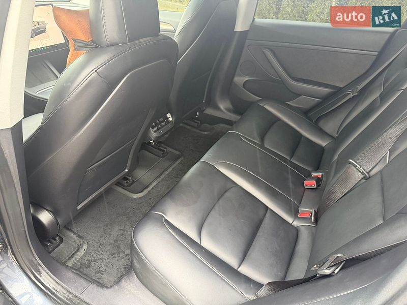 Седан Tesla Model 3 2022 в Львове