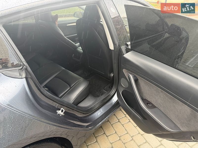 Седан Tesla Model 3 2022 в Львове