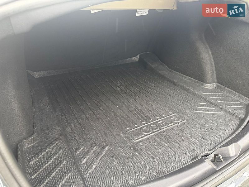 Седан Tesla Model 3 2022 в Львове