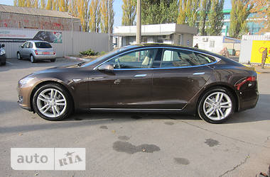 Седан Tesla Model S 2016 в Киеве