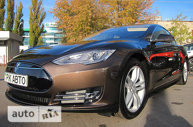 Седан Tesla Model S 2016 в Киеве