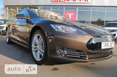 Седан Tesla Model S 2016 в Киеве