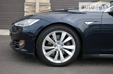 Седан Tesla Model S 2019 в Киеве
