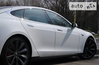 Седан Tesla Model S 2015 в Киеве