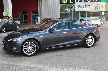 Седан Tesla Model S 2015 в Харькове