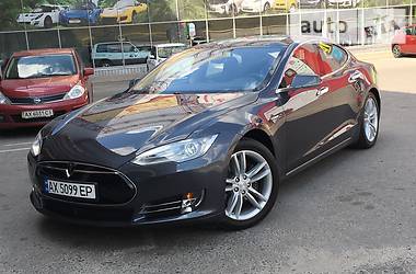 Седан Tesla Model S 2015 в Харькове