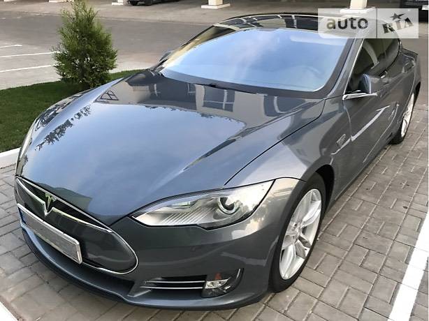 Tesla Model S 2014 года