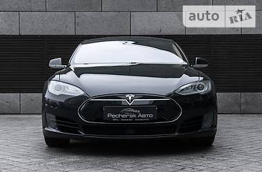 Хэтчбек Tesla Model S 2016 в Киеве