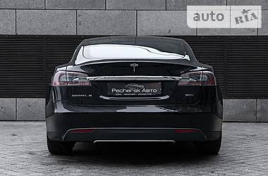 Хэтчбек Tesla Model S 2016 в Киеве