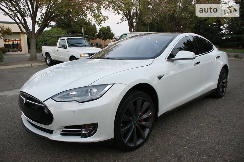 Tesla Model S 2014 года