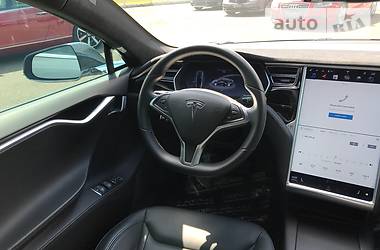 Седан Tesla Model S 2016 в Києві