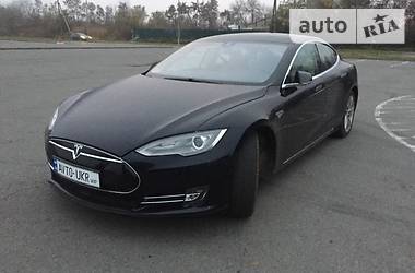 Седан Tesla Model S 2014 в Львове