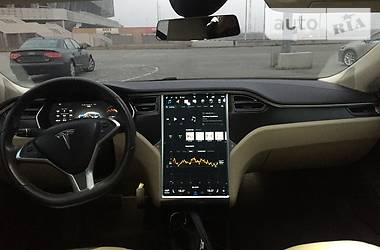 Седан Tesla Model S 2014 в Львове