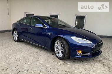 Хэтчбек Tesla Model S 2015 в Стрые