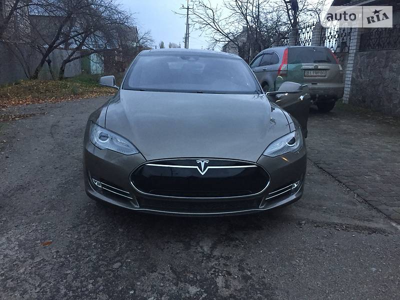 Хэтчбек Tesla Model S 2015 в Кременчуге