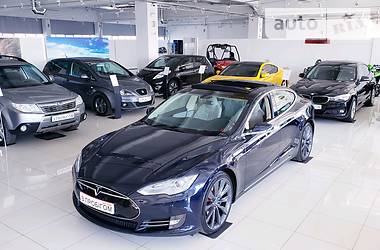 Лифтбек Tesla Model S 2014 в Киеве