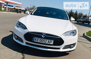 Седан Tesla Model S 2015 в Харькове