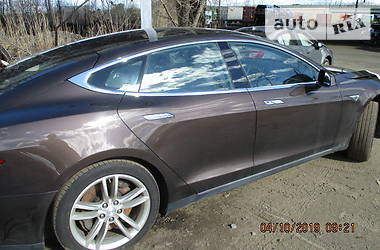 Лифтбек Tesla Model S 2013 в 