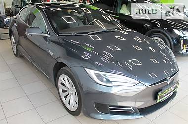 Лифтбек Tesla Model S 2016 в Киеве