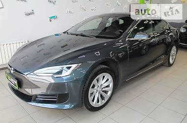 Лифтбек Tesla Model S 2016 в Киеве