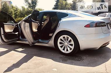 Лифтбек Tesla Model S 2017 в Днепре