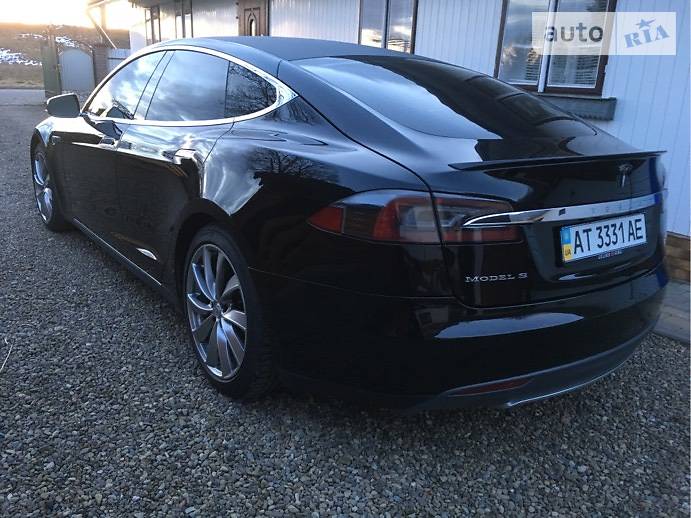 Хэтчбек Tesla Model S 2014 в Коломые