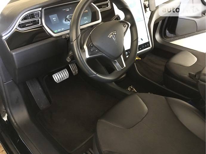 Хэтчбек Tesla Model S 2014 в Коломые