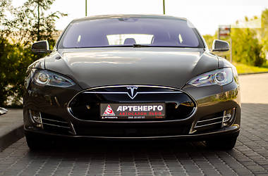 Хетчбек Tesla Model S 2015 в Львові