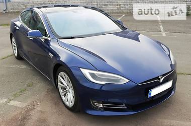 Лифтбек Tesla Model S 2016 в Киеве