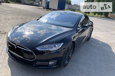 Лифтбек Tesla Model S 2015 в Львове