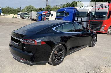 Лифтбек Tesla Model S 2015 в Львове