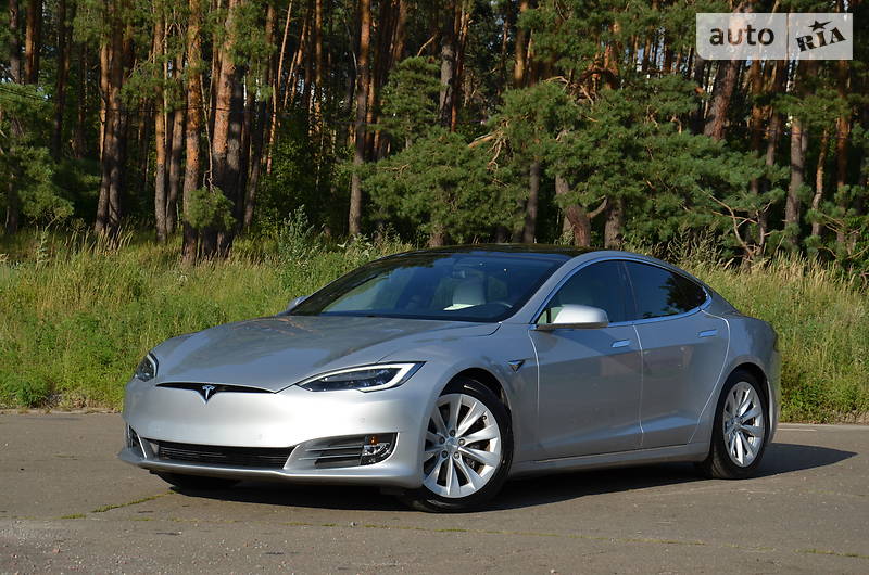 Седан Tesla Model S 2018 в Києві