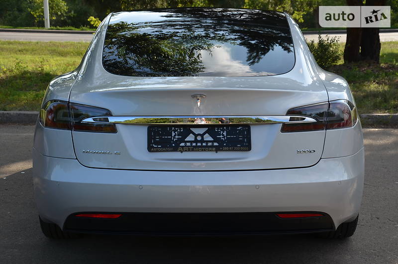 Седан Tesla Model S 2018 в Києві