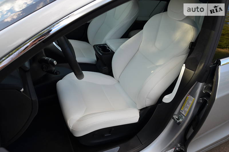 Седан Tesla Model S 2018 в Києві