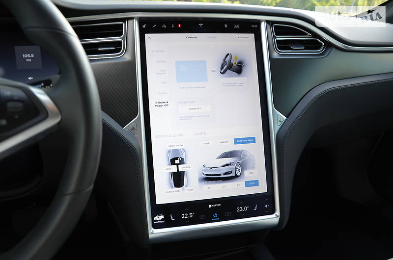Седан Tesla Model S 2018 в Києві