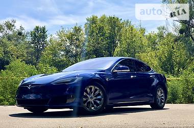 Лифтбек Tesla Model S 2017 в Киеве