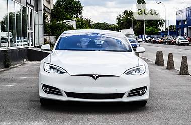 Седан Tesla Model S 2017 в Киеве