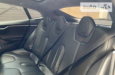 Хетчбек Tesla Model S 2014 в 
