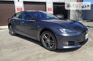 Хэтчбек Tesla Model S 2015 в 