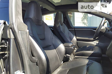 Хэтчбек Tesla Model S 2015 в 