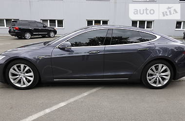 Лифтбек Tesla Model S 2015 в Киеве