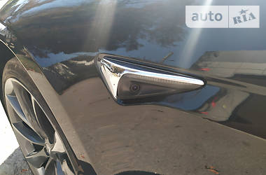 Хэтчбек Tesla Model S 2017 в 