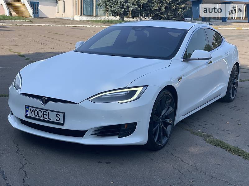 Лифтбек Tesla Model S 2016 в Ровно