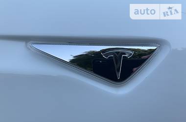 Лифтбек Tesla Model S 2016 в Ровно