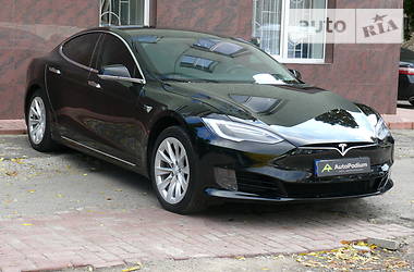 Лифтбек Tesla Model S 2016 в Николаеве